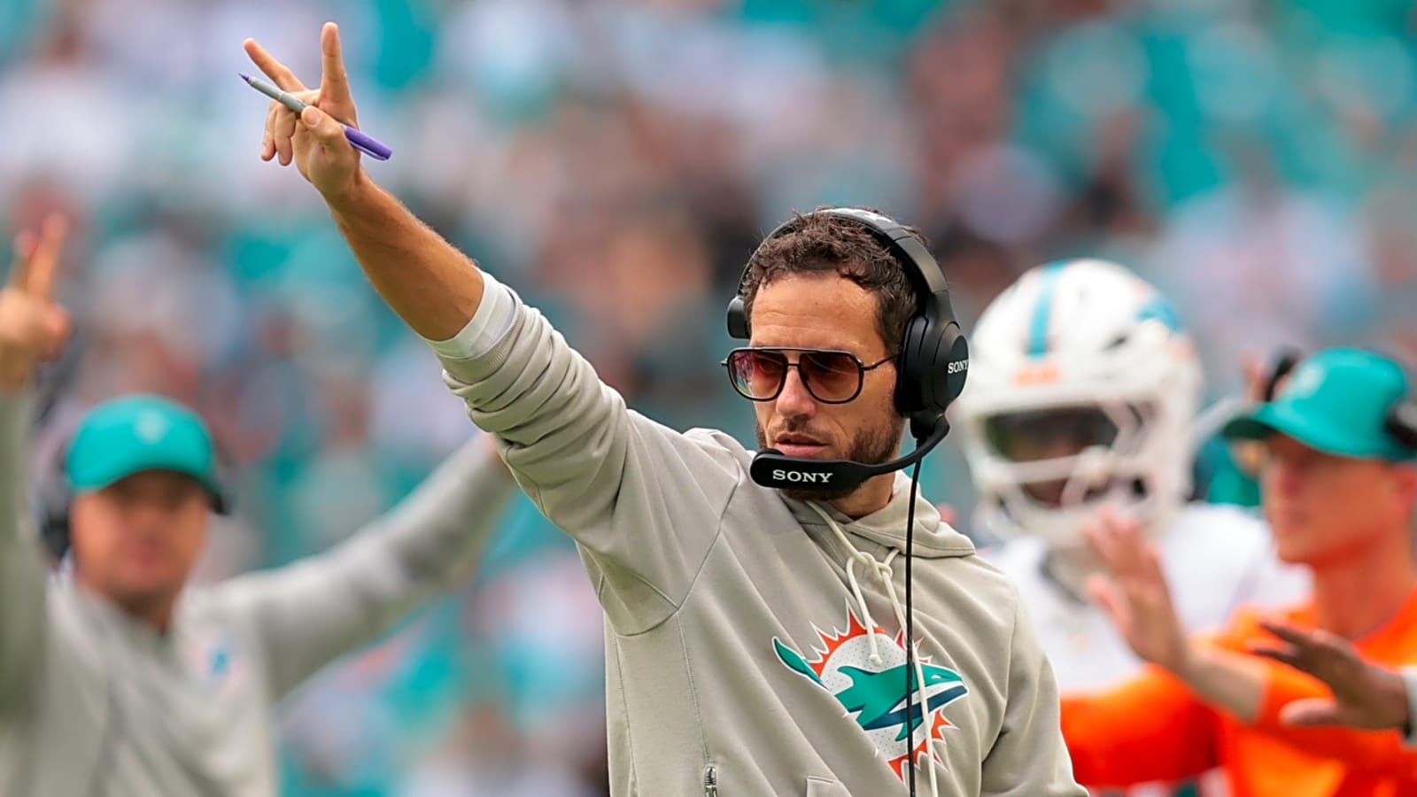 Landing Mike McDaniel as OC would be massive win for Chargers