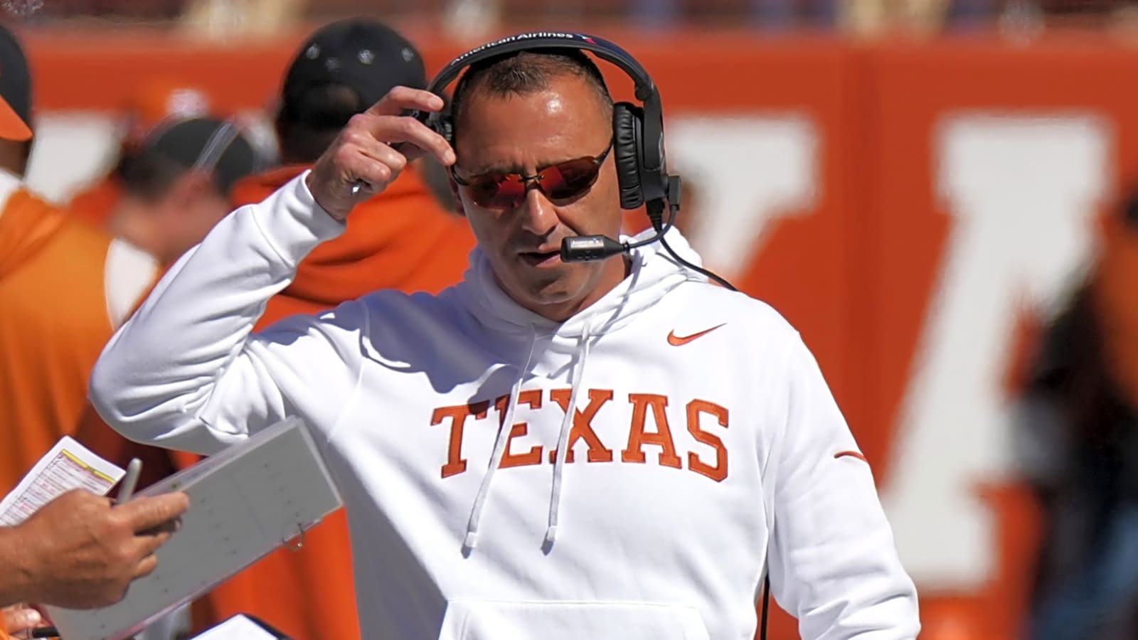 Brian Kelly blames Steve Sarkisian for Arch Manning's struggles