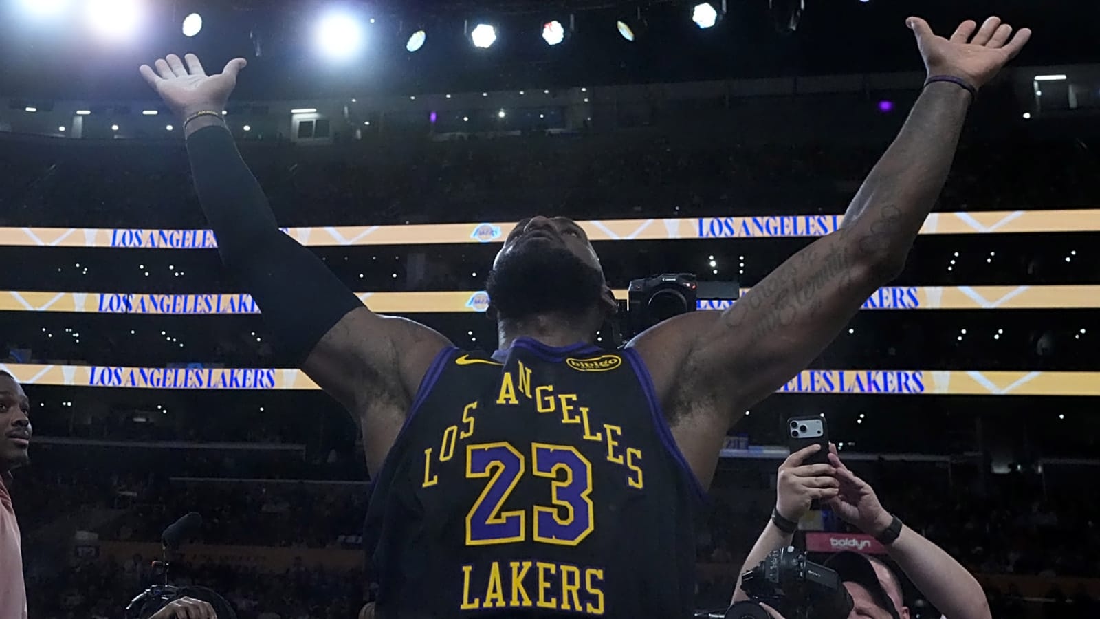 In LeBron James' historic season debut, Lakers storm past Jazz