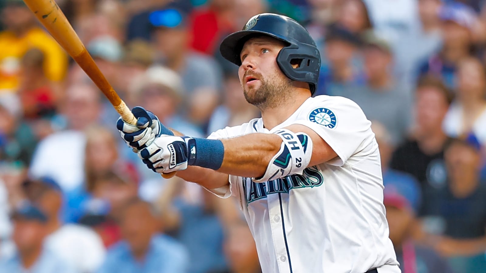 Raleigh reaches another milestone with HR against Padres