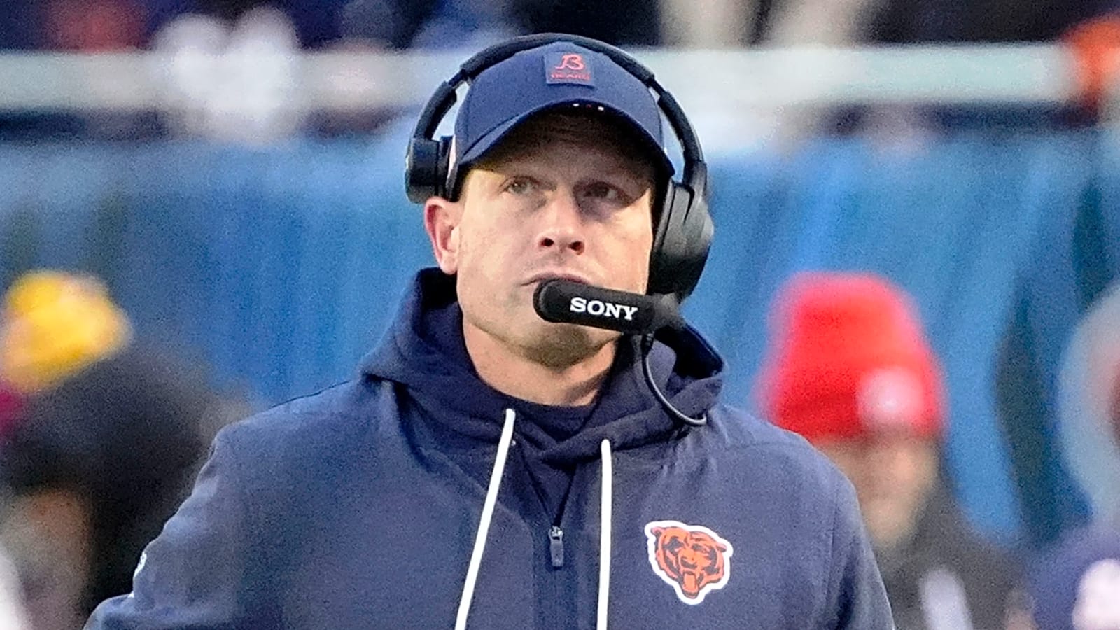 Bears coach Ben Johnson gets roasted for bizarre decision vs. Packers