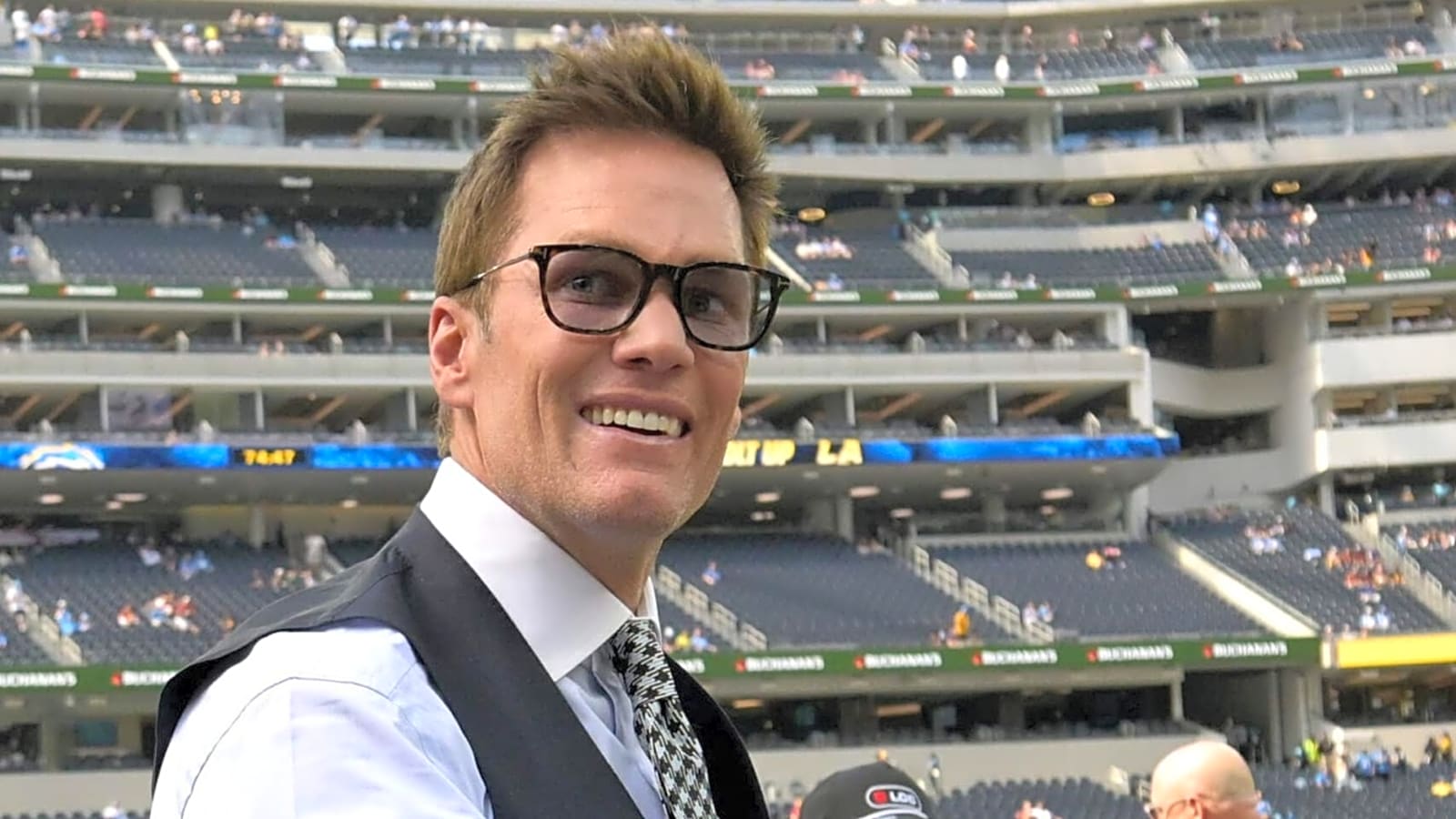 Tom Brady Shares Moment With Jayden Daniels’ Mom Before Commanders Game 