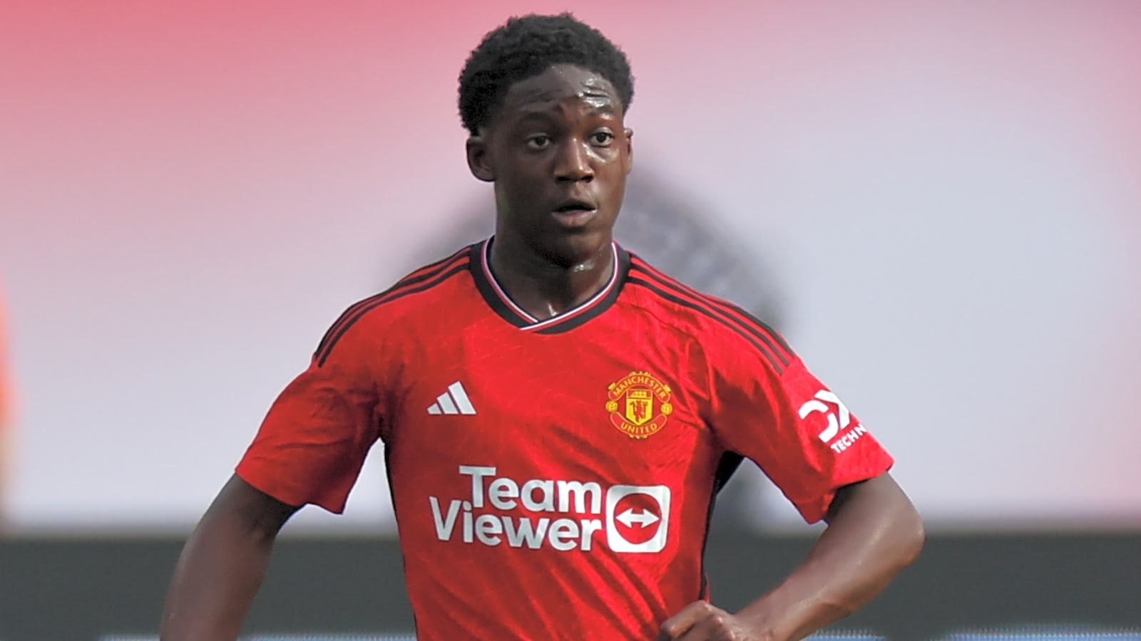 Tottenham enquire about Manchester United star amid contract stalemate