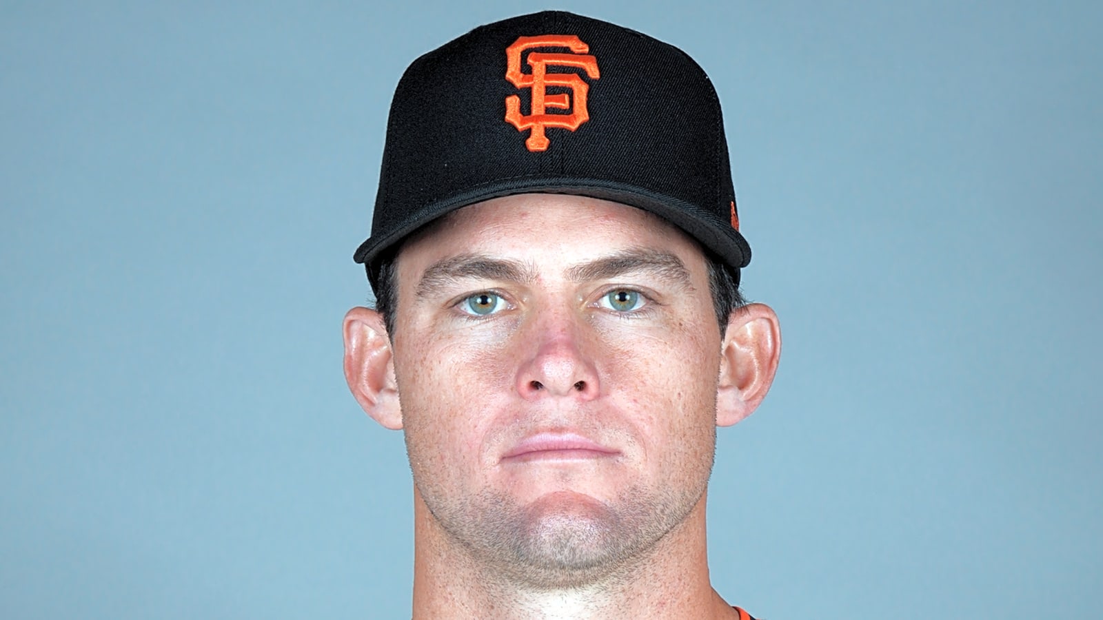 Giants recall right-hander for MLB debut