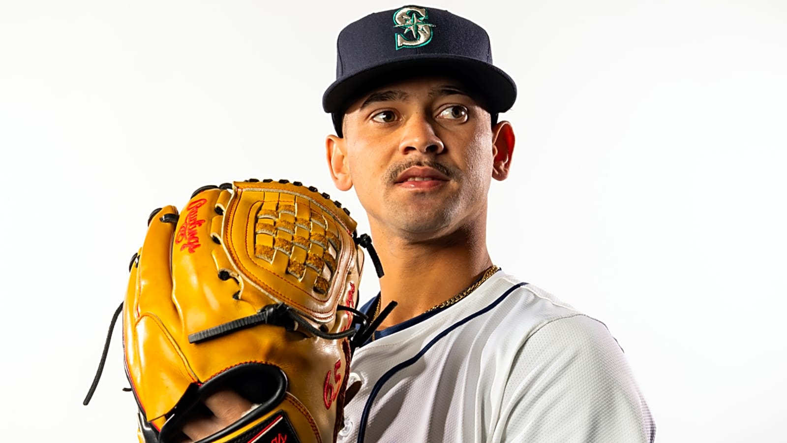 Mariners to promote 26-year-old righty