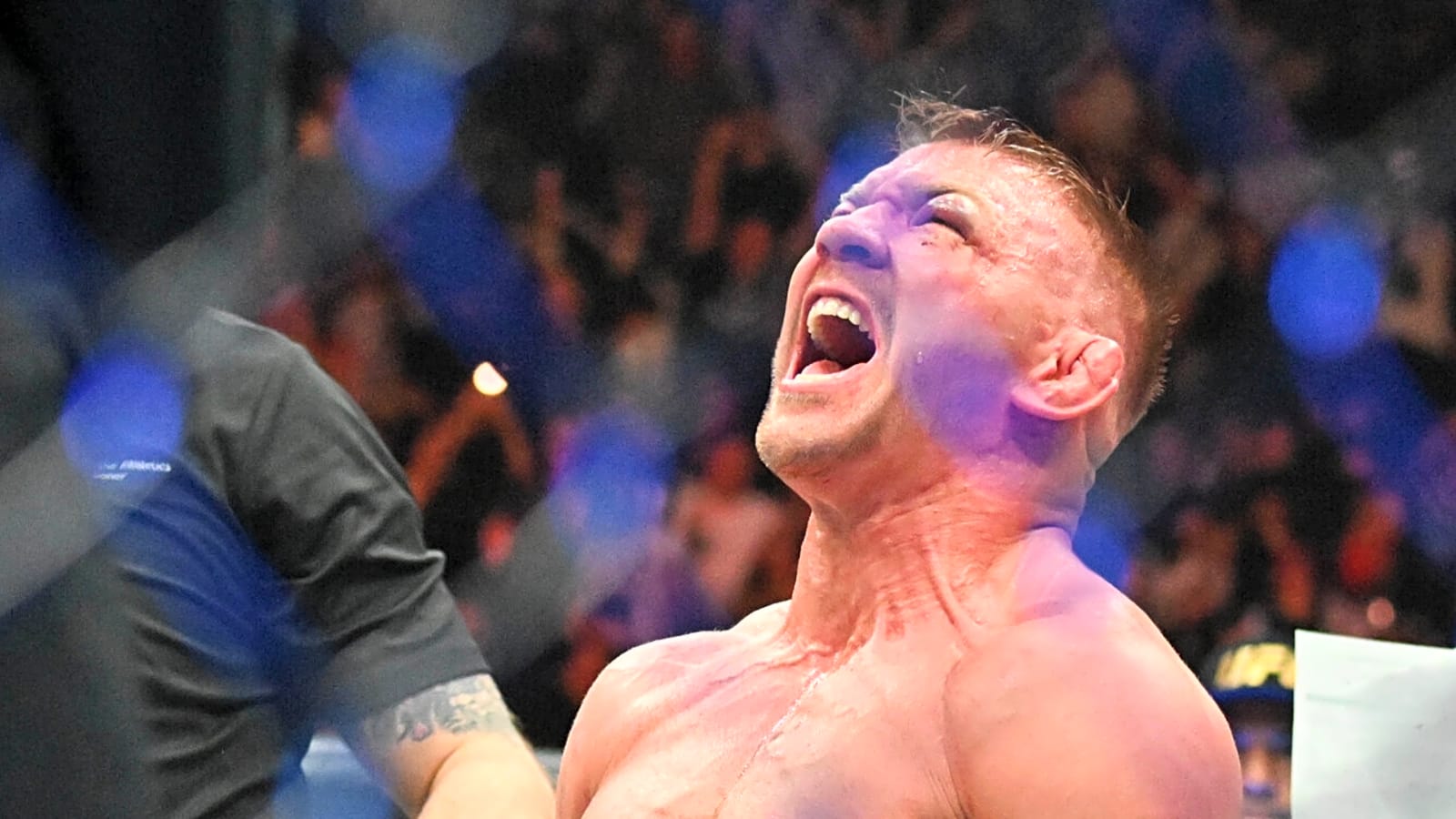 Dricus Du Plessis’ head coach blames referee for loss to Khamzat Chimaev as he makes audacious promise