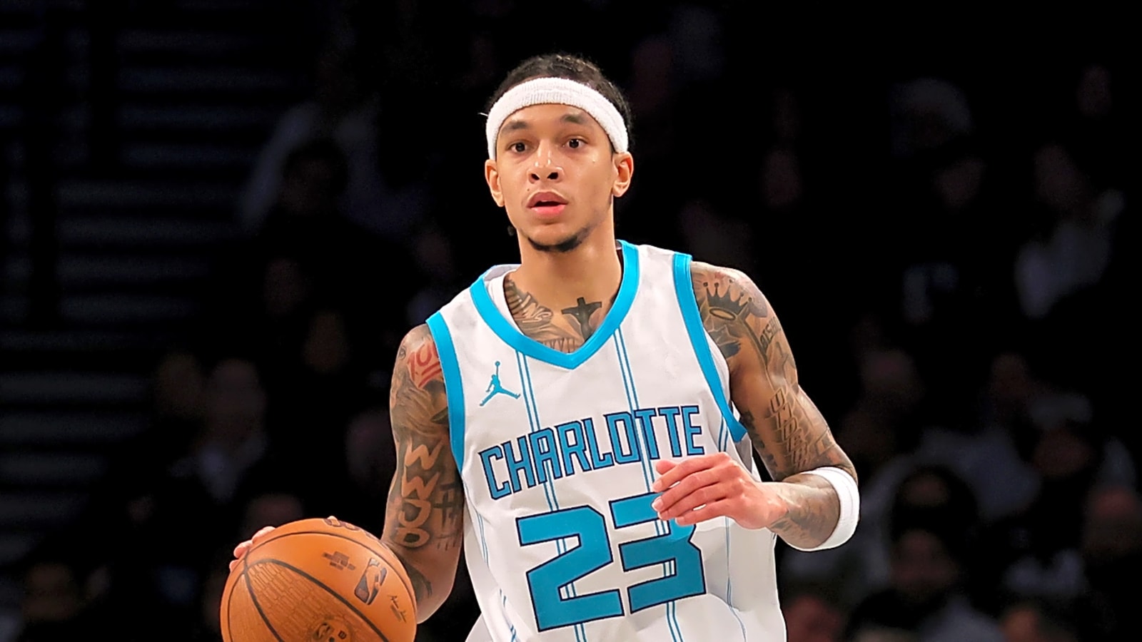 Hornets re-sign veteran guard to a three-year deal