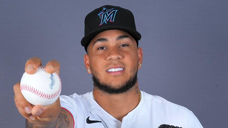 Marlins announce several roster moves