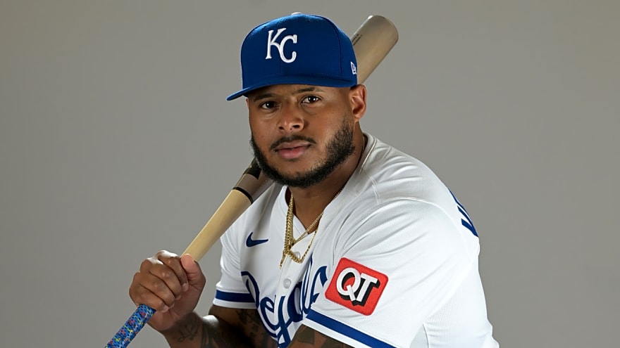 Cardinals Sign Nelson Velazquez To Minor League Deal