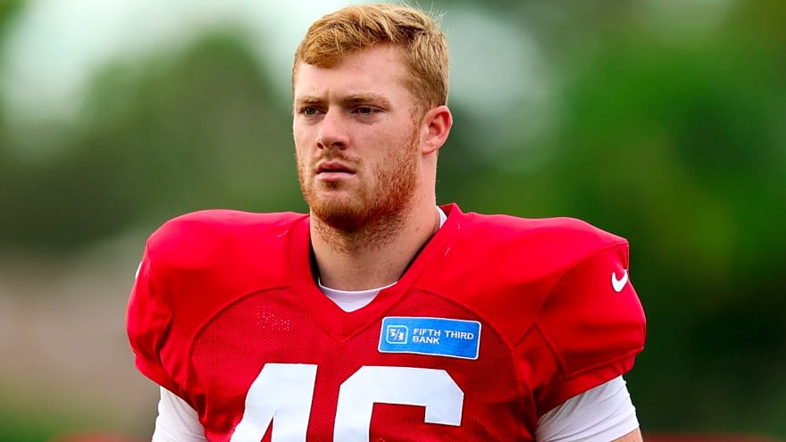 Buccaneers Elevate Linebacker Caden Fordham Ahead of Panthers Game