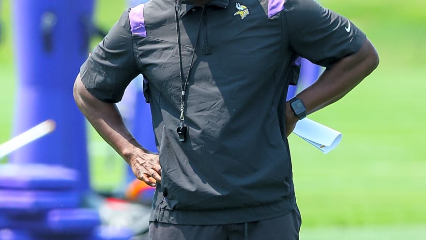Vikings Discussing New Deal With DC Brian Flores