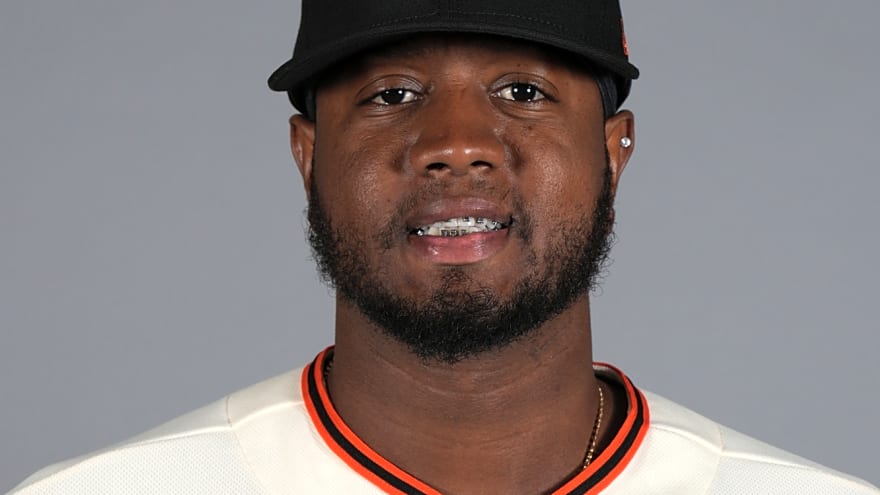 Giants To Select Gregory Santos