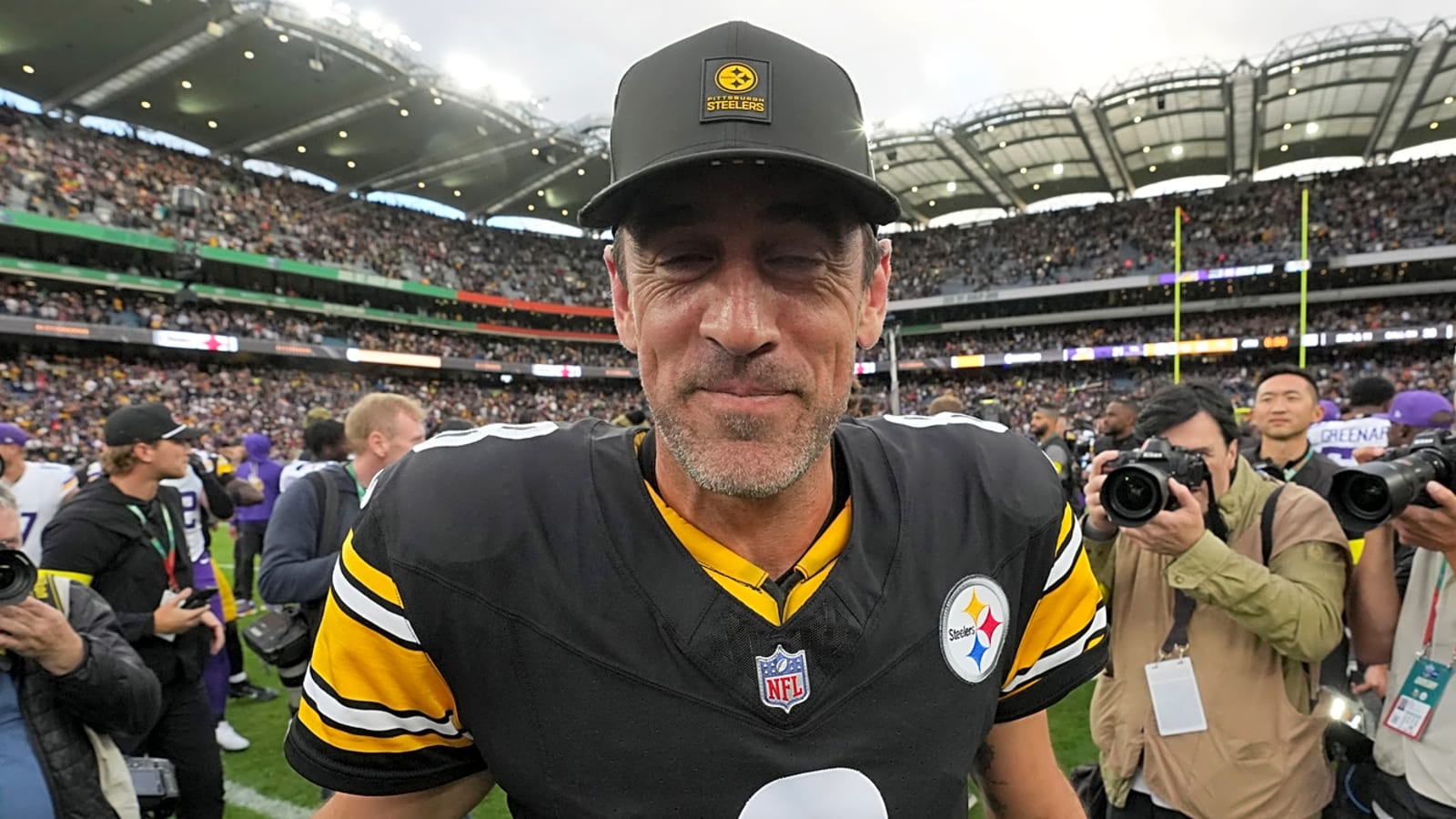 Steelers&#39; Aaron Rodgers Gets Hilarious Sorry Message From Greatest Hater
