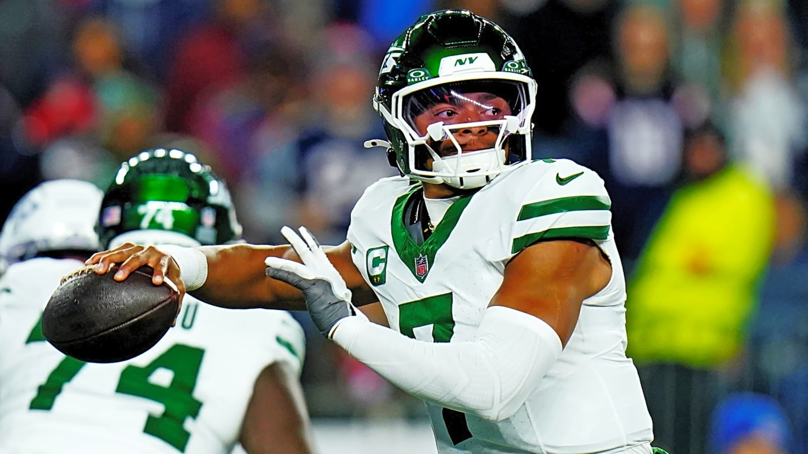 Does Jets' Aaron Glenn sound ready to bench Justin Fields?