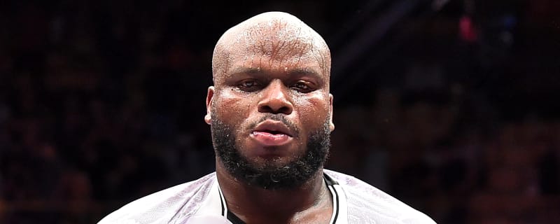 Derrick Lewis dedicated come-from-behind KO to Donald Trump after sleeping Russian fighter and undressing in the cage