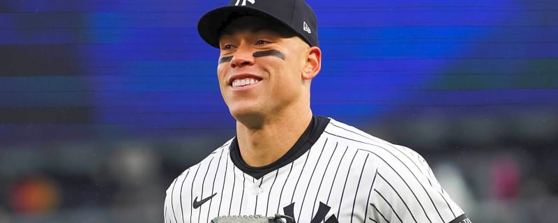Aaron Judge lays out to rob Kyle Tucker of extra bases