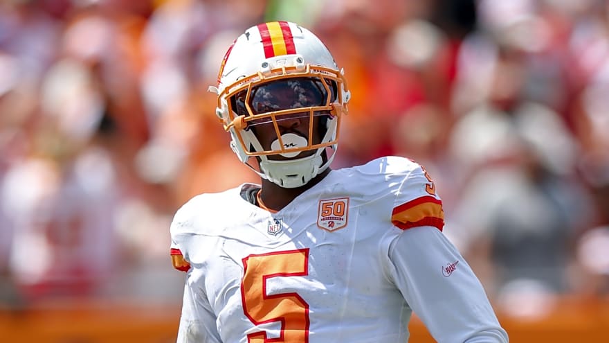 Reporter suggests three players Patriots could add amid depth concerns