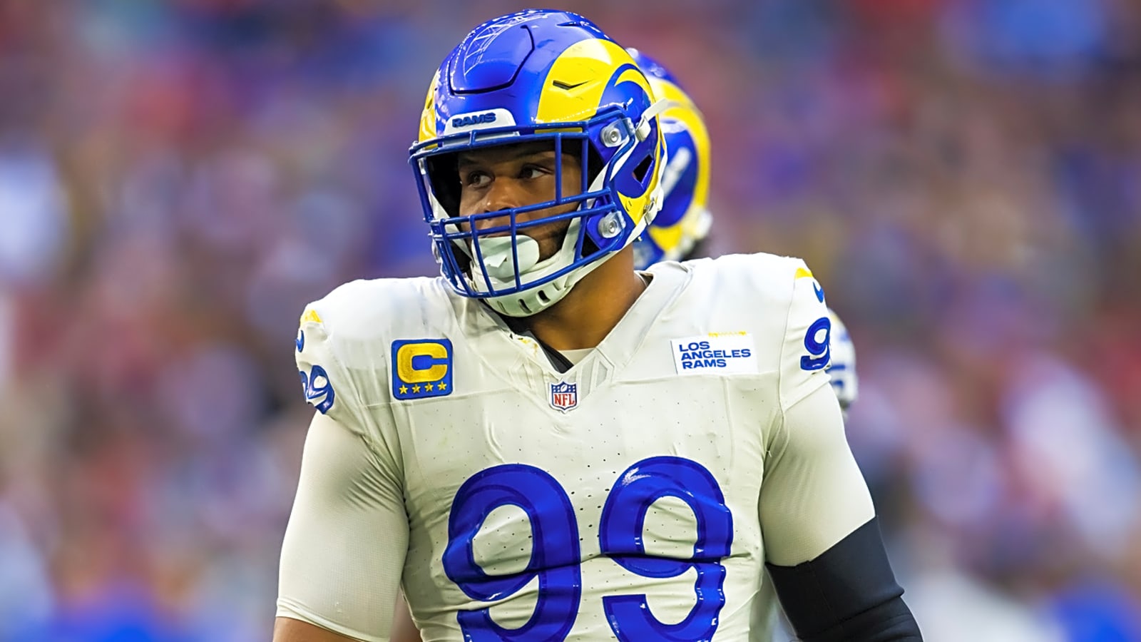 Aaron Donald takes significant step toward return to Rams