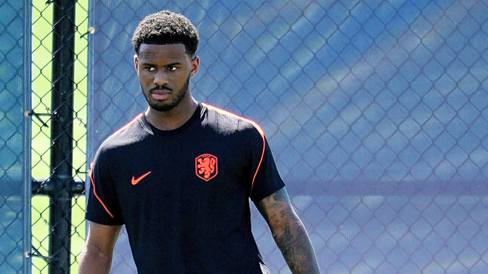 Arsenal is offered the chance to sign Chelsea defender