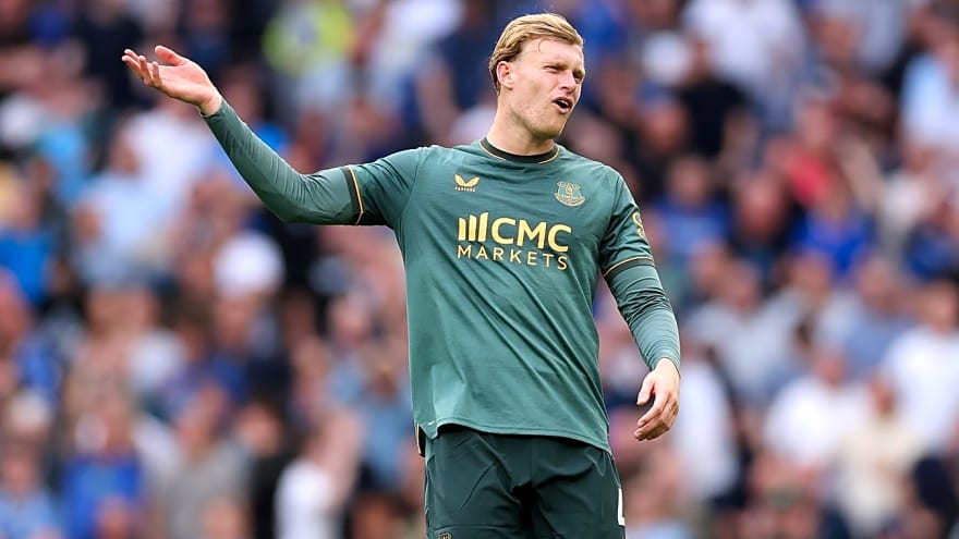Man United target 'excellent' Premier League player to solve defensive issues