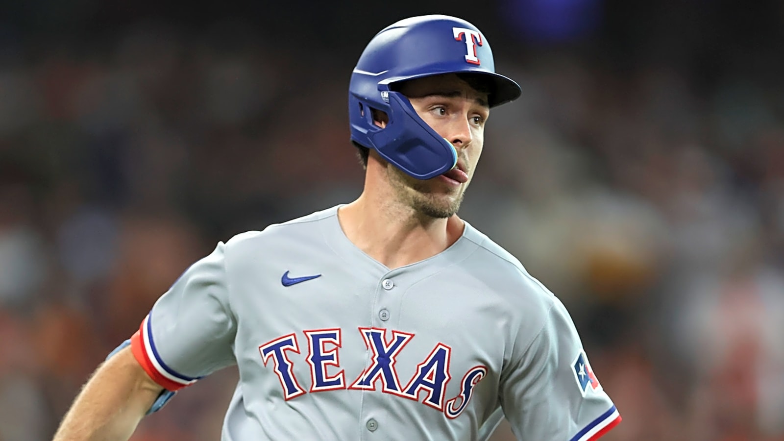 Rangers outfielder diagnosed with fractured wrist