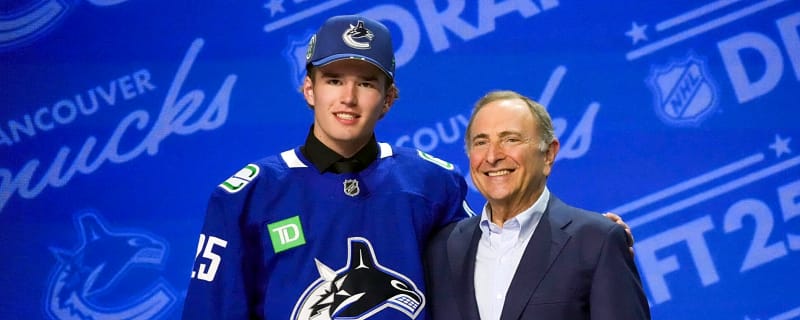 Canucks sign first-round pick to entry-level contract