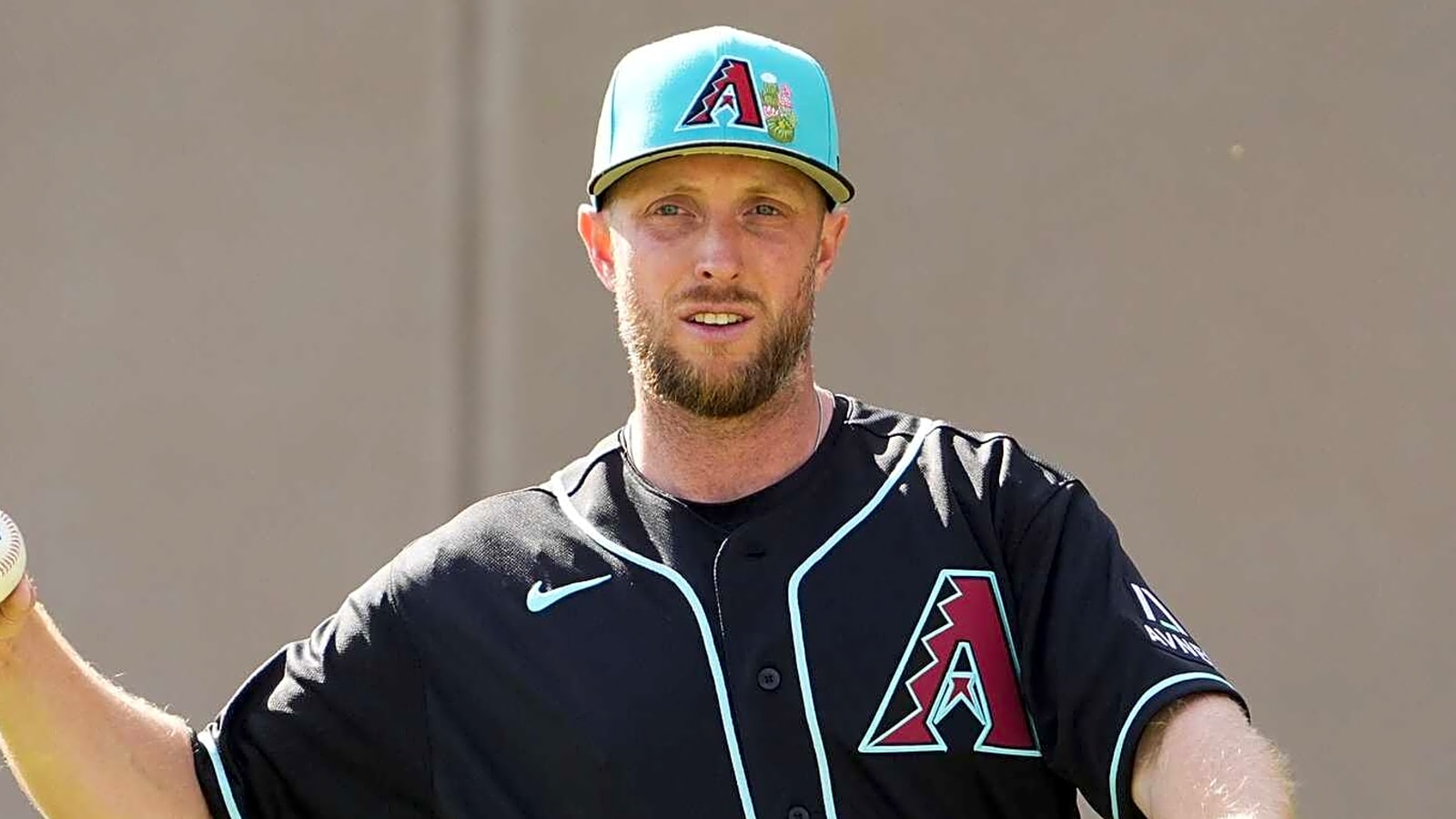 Diamondbacks award high honor to RHP after trading him last season  