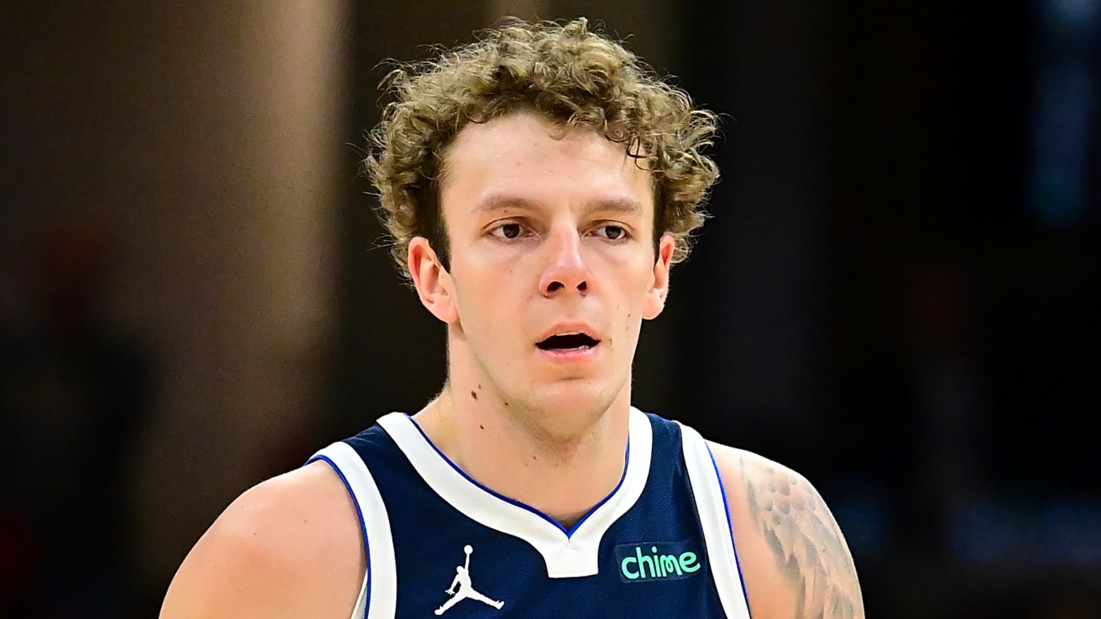 Lakers add shot-blocking specialist to bolster center position