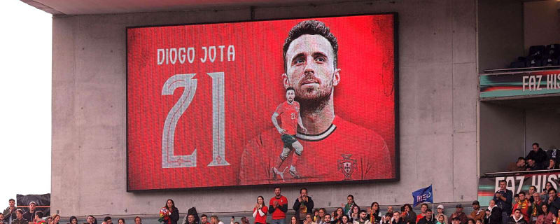 Prime Minister gives Portugal players bracelets for tribute to Diogo Jota during World Cup