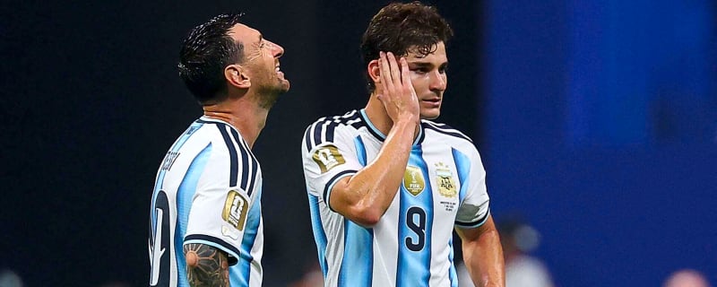 Lionel Messi and Julian Alvarez ‘hold heads in disbelief’ after what Egypt player did at World Cup