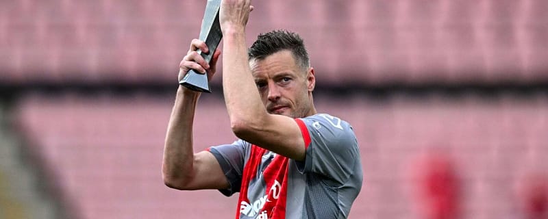 Burnley pull off surprise Jamie Vardy signing as veteran striker returns to England