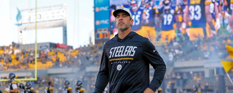 NFL broadcast cameras capture moment of pure class between Aaron Rodgers and Steelers rookie