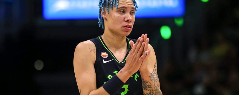 ‘I ain’t got no money’ – Natisha Hiedeman worked grocery shifts before WNBA surge