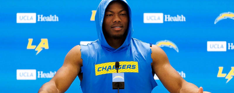Daiyan Henley explains why Chargers OC Mike McDaniel is ‘more strange’ than Jim Harbaugh