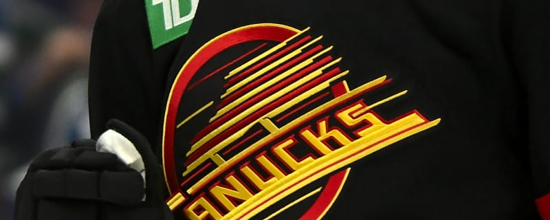 Canucks name Dean, McLean, Young assistant coaches