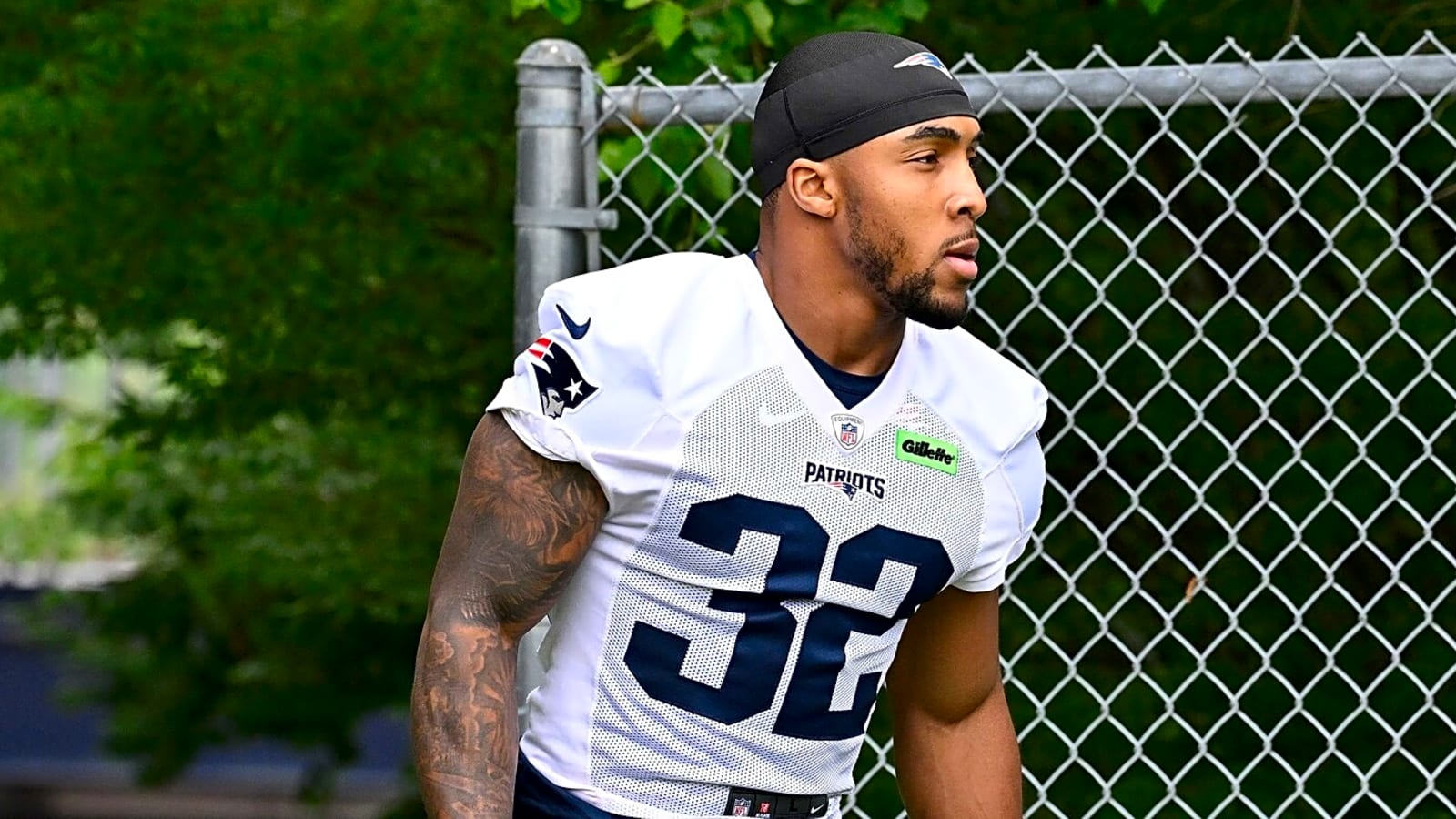 Patriots give second-round RB fully guaranteed deal