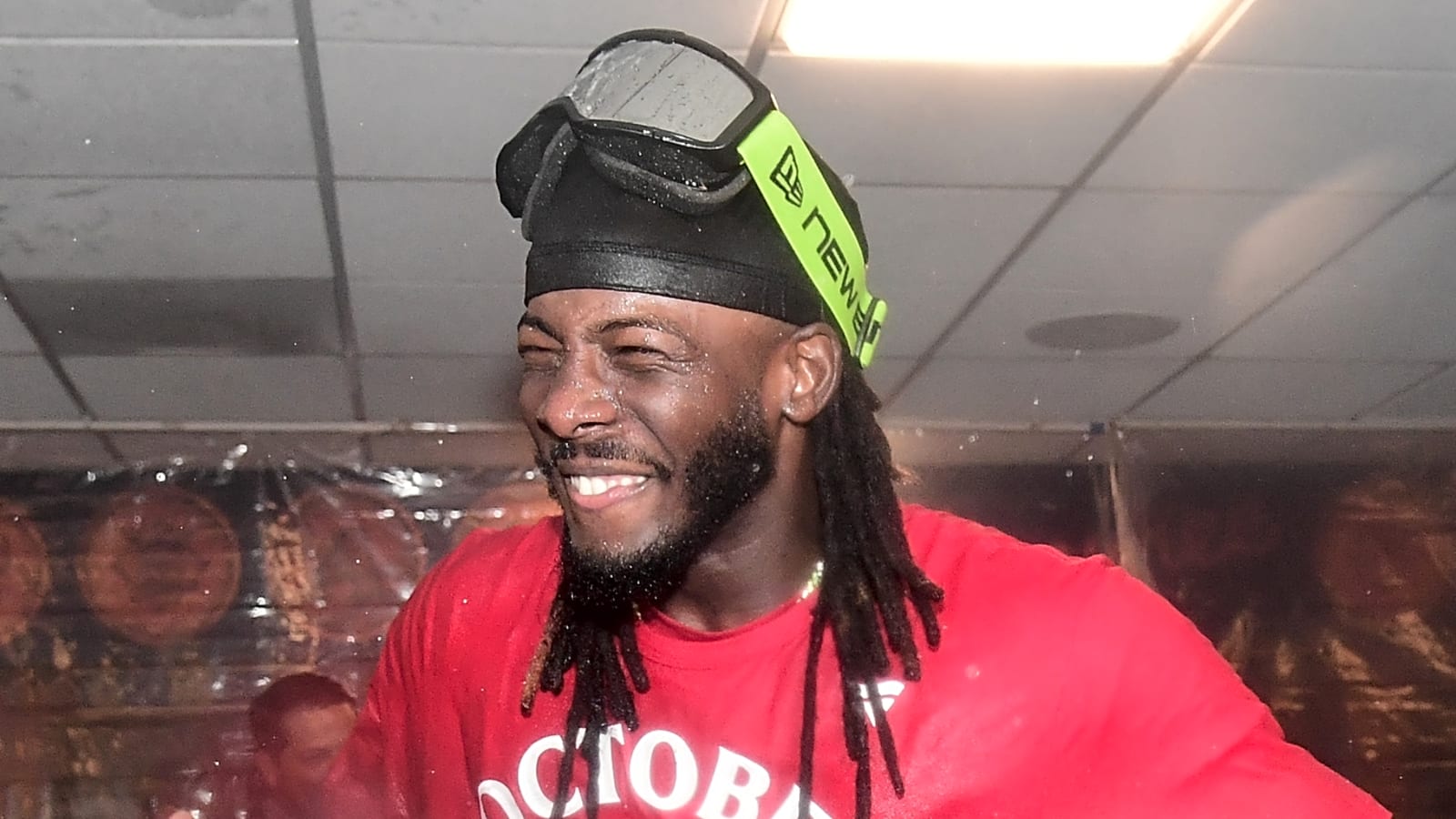 Reds complete improbable run to postseason with help from Mets