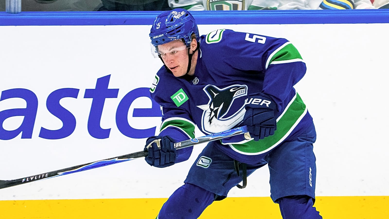 Canucks recall top prospect Tom Willander