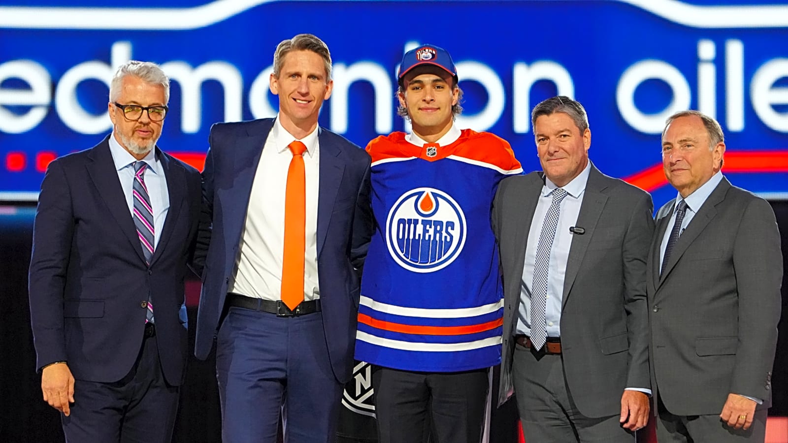 Lightning, Oilers pull off late-night trade involving recent first-round picks