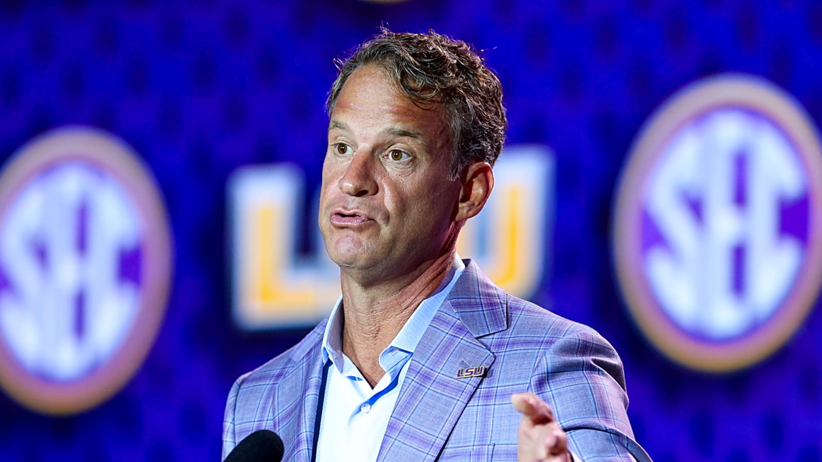 Could drama tank Lane Kiffin's first season at LSU?
