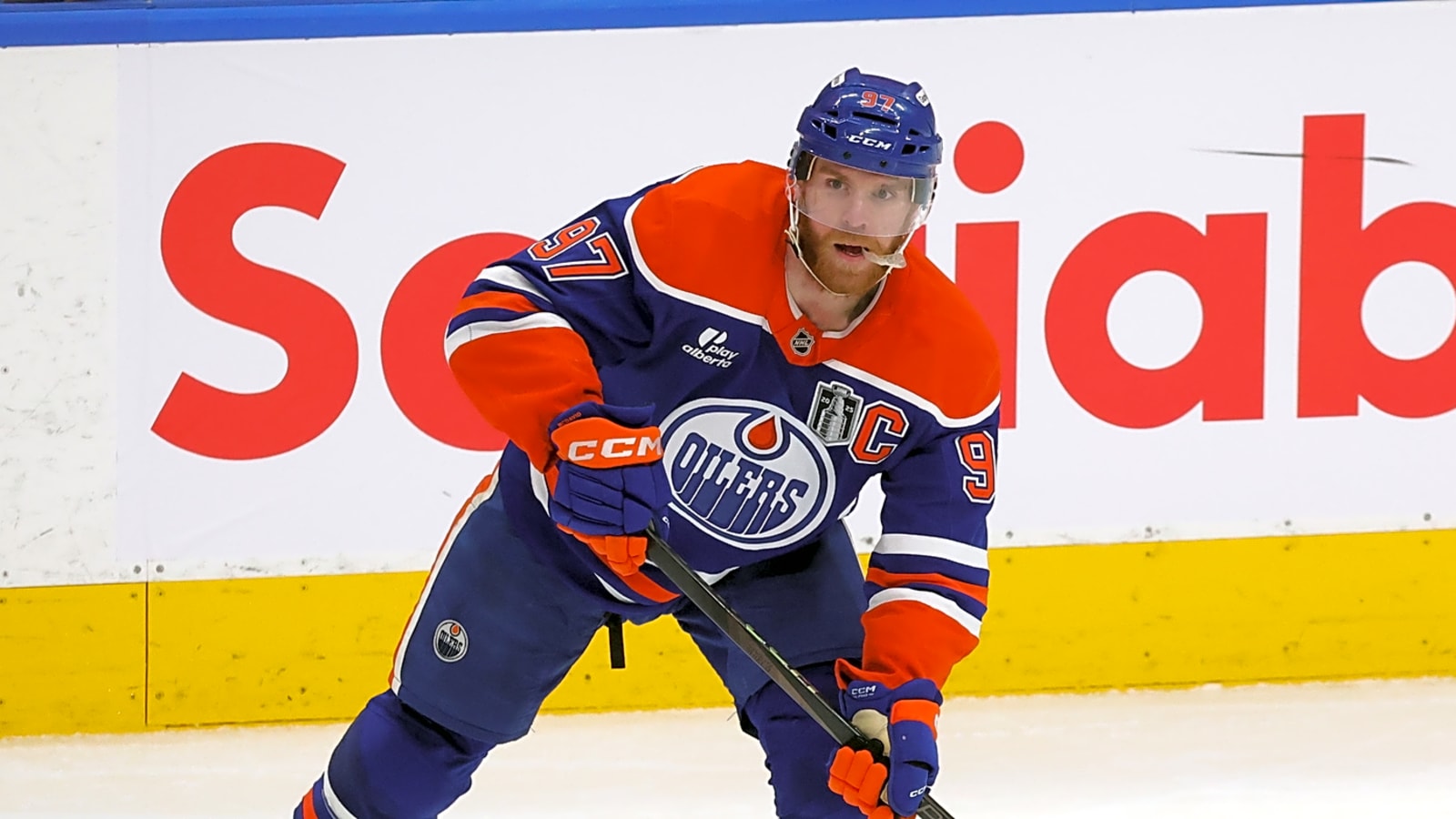 Commonwealth Stadium erupts as Oilers’ McDavid joins country star Morgan Wallen on stage