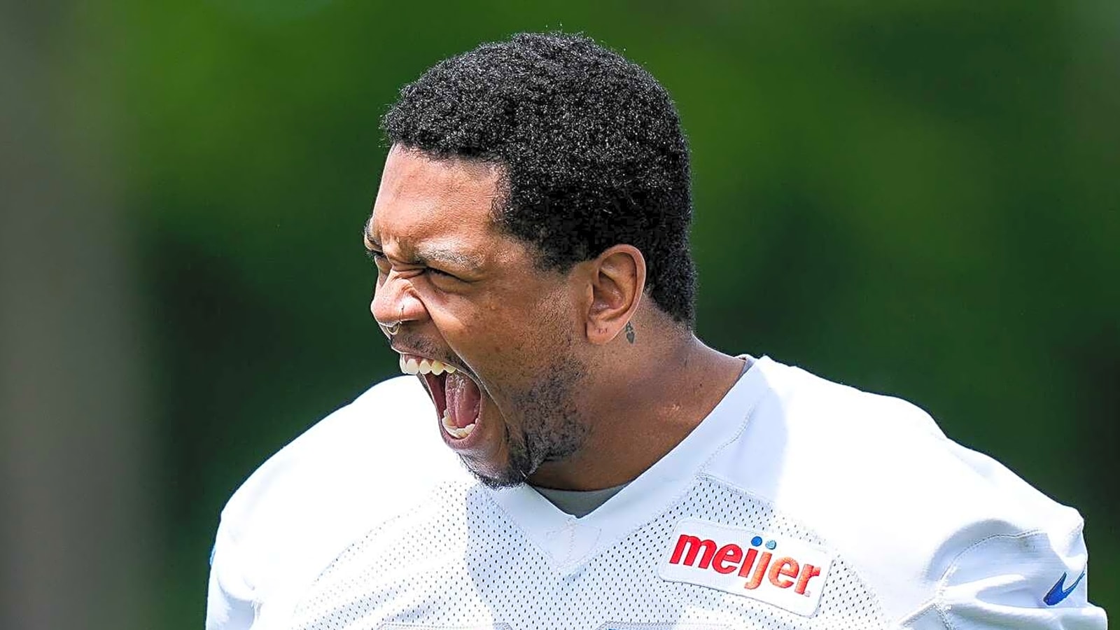 Bears defensive lineman has request for release granted