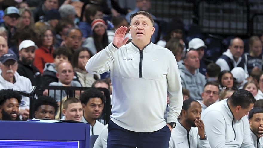 Watch: Penn State Reaction inside the Palestra vs Illinois