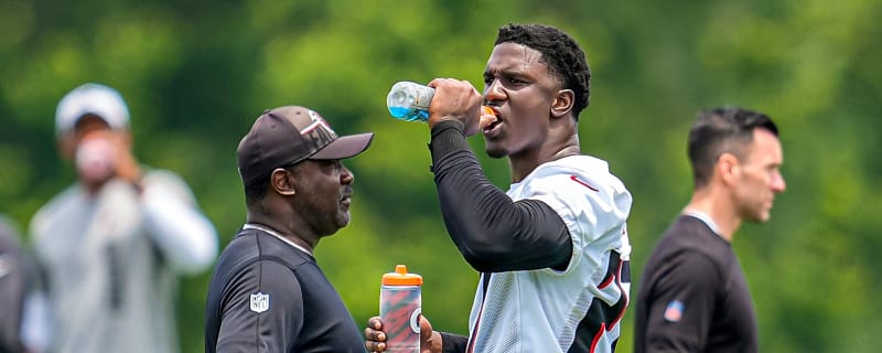 Atlanta Falcons Rookie Sets Tone At Training Camp