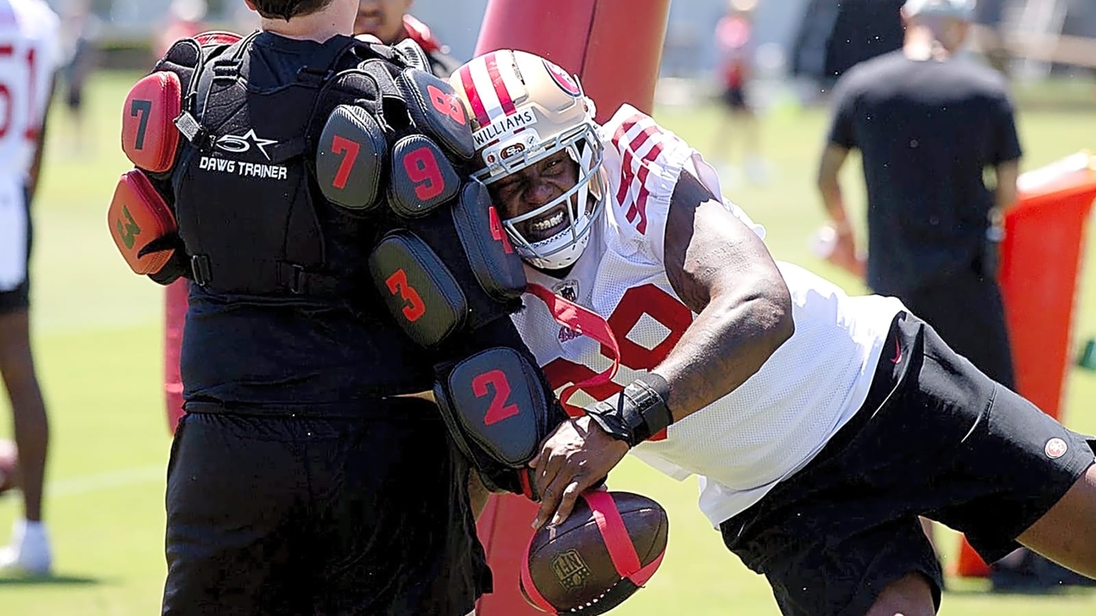 49ers urged to sign 'perfect fill-in' while Mykel Williams recovers