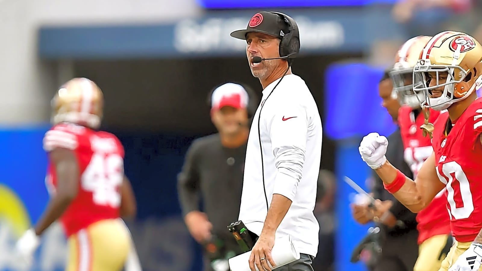 49ers work out four players, including familiar QB, reach settlement with Bradlee Anae