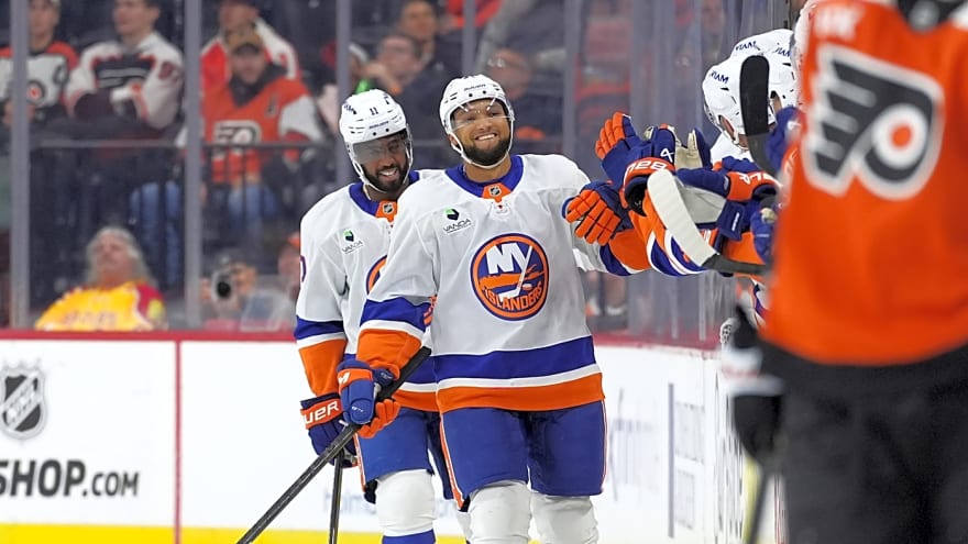 Islanders reassign Marshall Warren