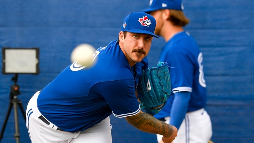 Report: Blue Jays sign Canadian pitcher Phillippe Aumont to a MiLB deal