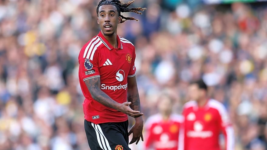 Man United face threat of losing 'top player' as manager eyes reunion with defender