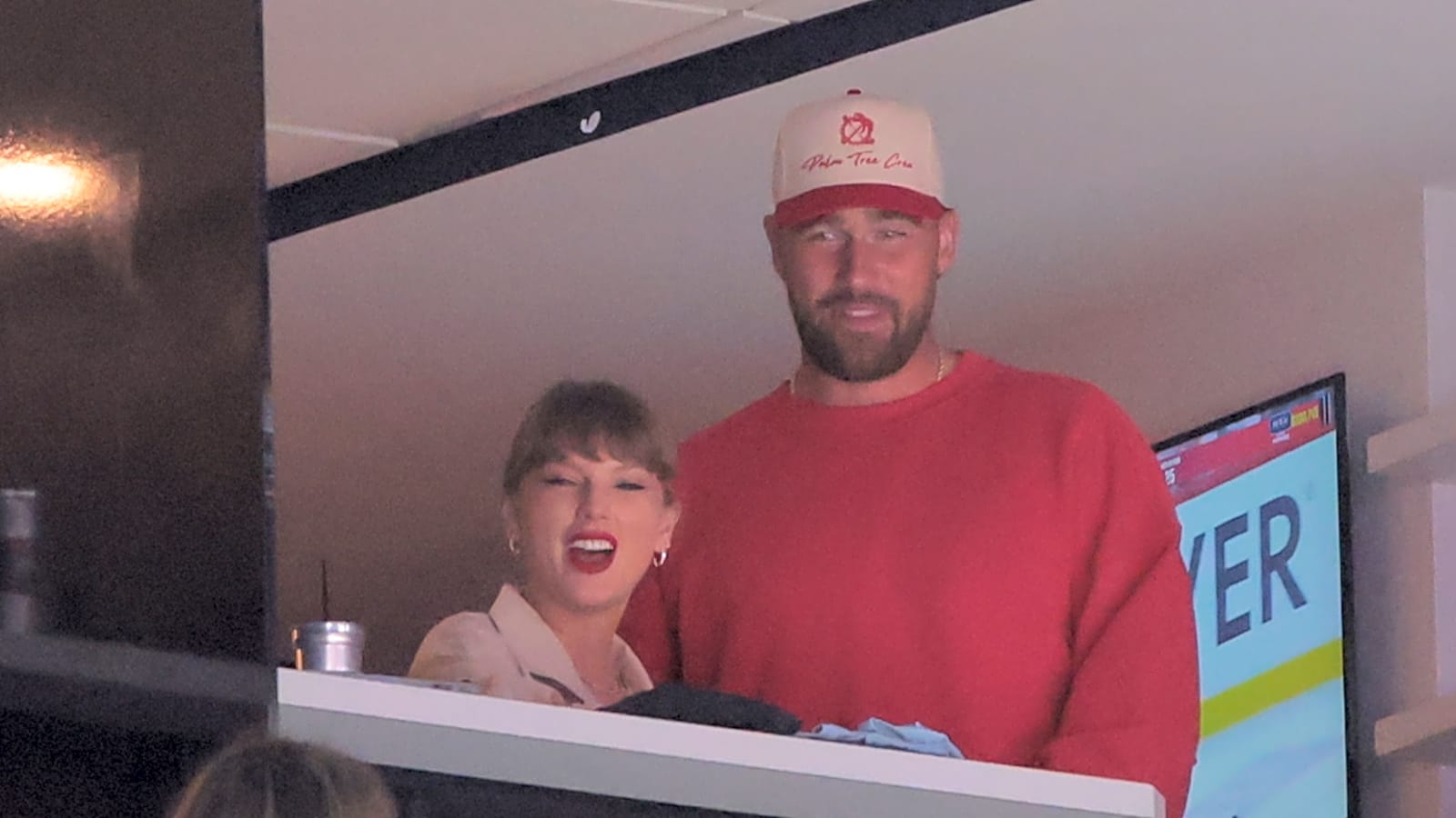 Taylor Swift couldn&#39;t keep her eyes off Travis Kelce in heartwarming moment during surprise performance at TEU